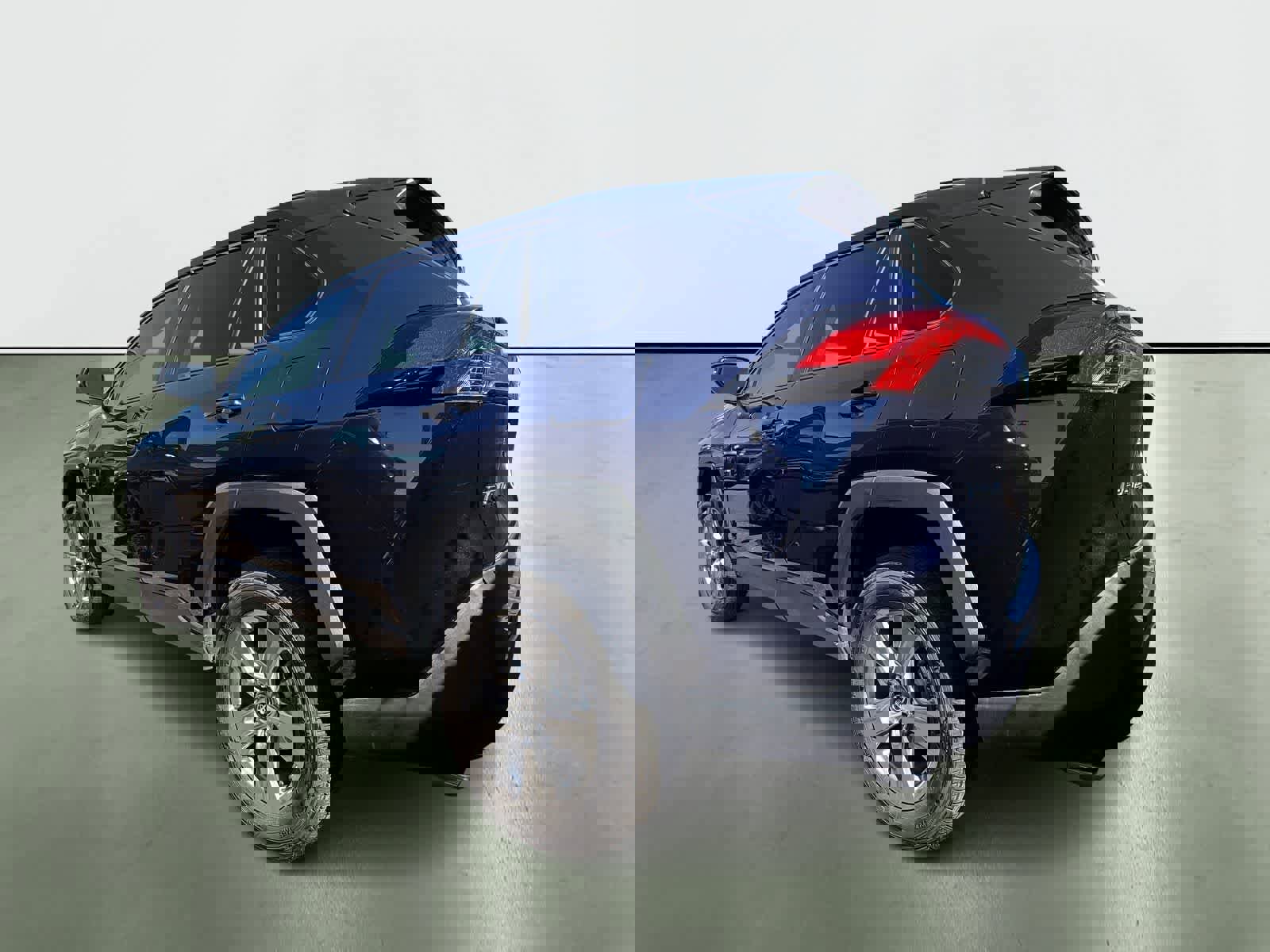 Used 2025 Toyota RAV4 XLE image 3