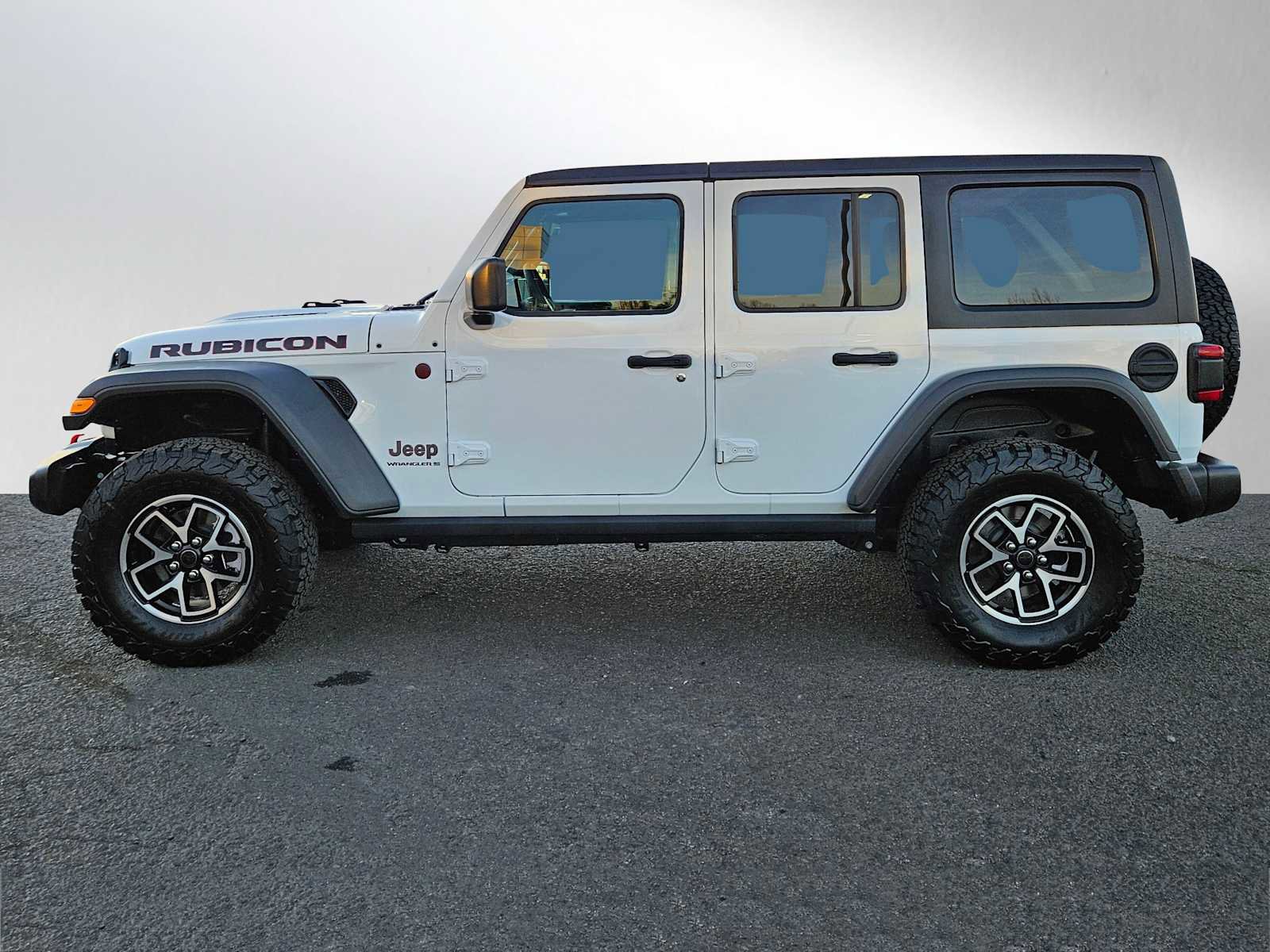 Used 2025 Jeep Wrangler Unlimited Rubicon w/ Technology Group image 6