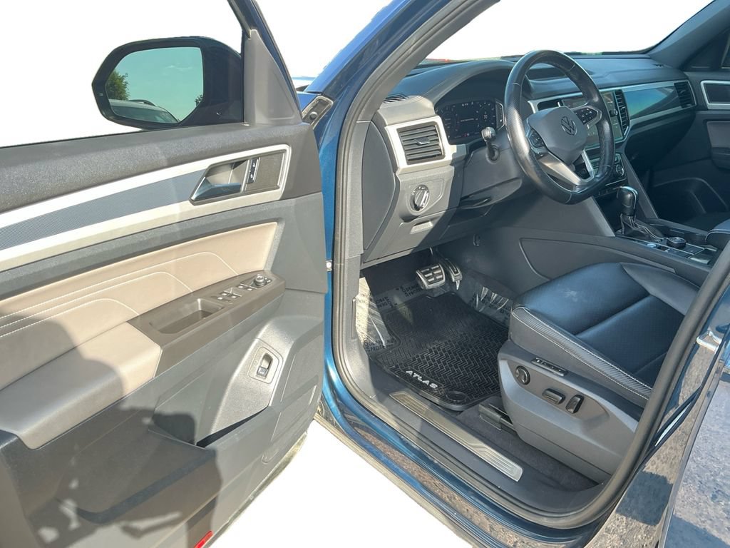 Used 2022 Volkswagen Atlas Cross Sport SEL R-Line AWD/4WD image 23