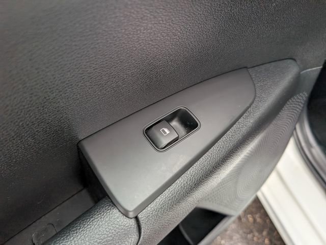 Used 2024 Kia Forte LXS w/ LXS Technology Package image 11