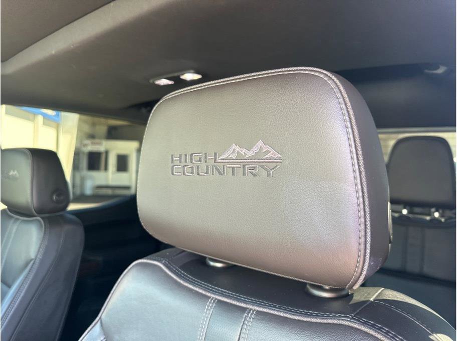 Used 2019 Chevrolet Silverado 1500 High Country w/ Technology Package AWD/4WD image 16