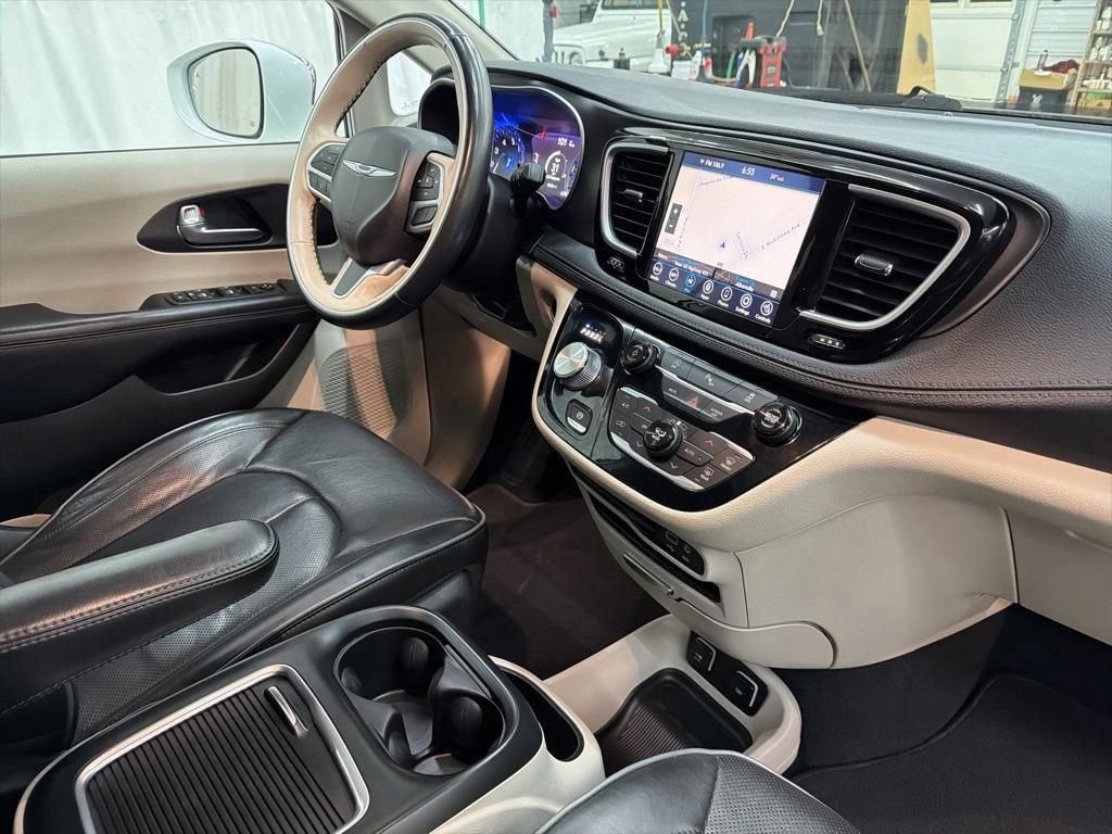 Used 2020 Chrysler Pacifica Limited FWD image 37