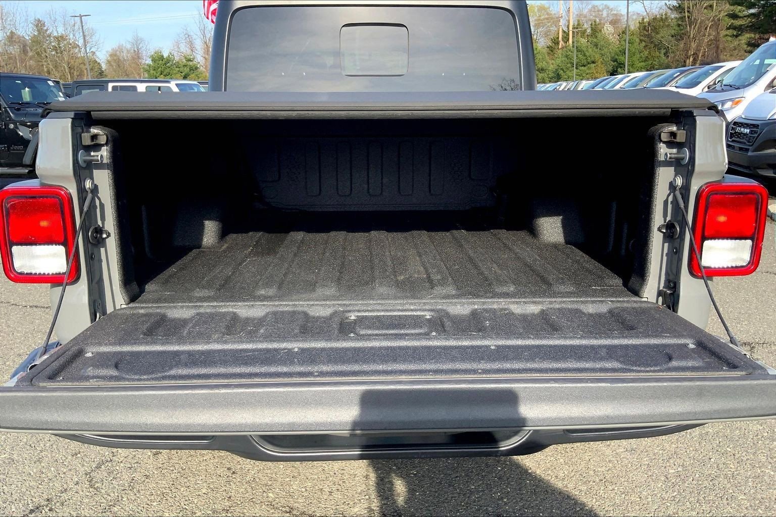 Certified 2023 Jeep Gladiator Willys image 29