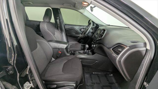Used 2020 Jeep Cherokee Latitude AWD/4WD image 23
