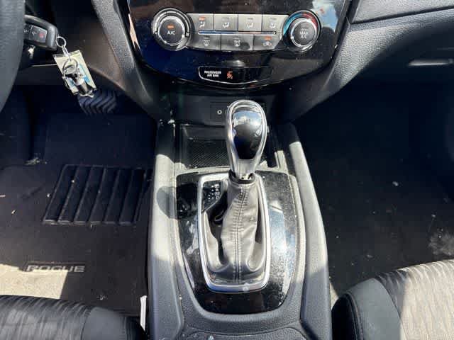 Used 2019 Nissan Rogue S FWD image 19