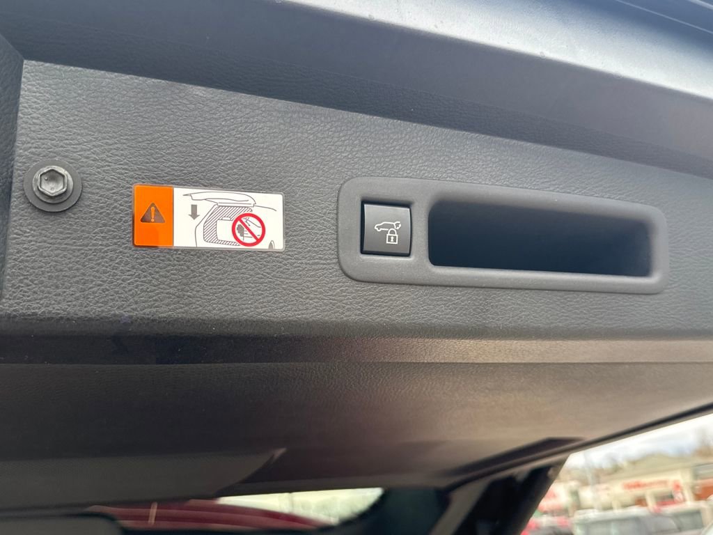 New 2026 Toyota Sienna Platinum image 8