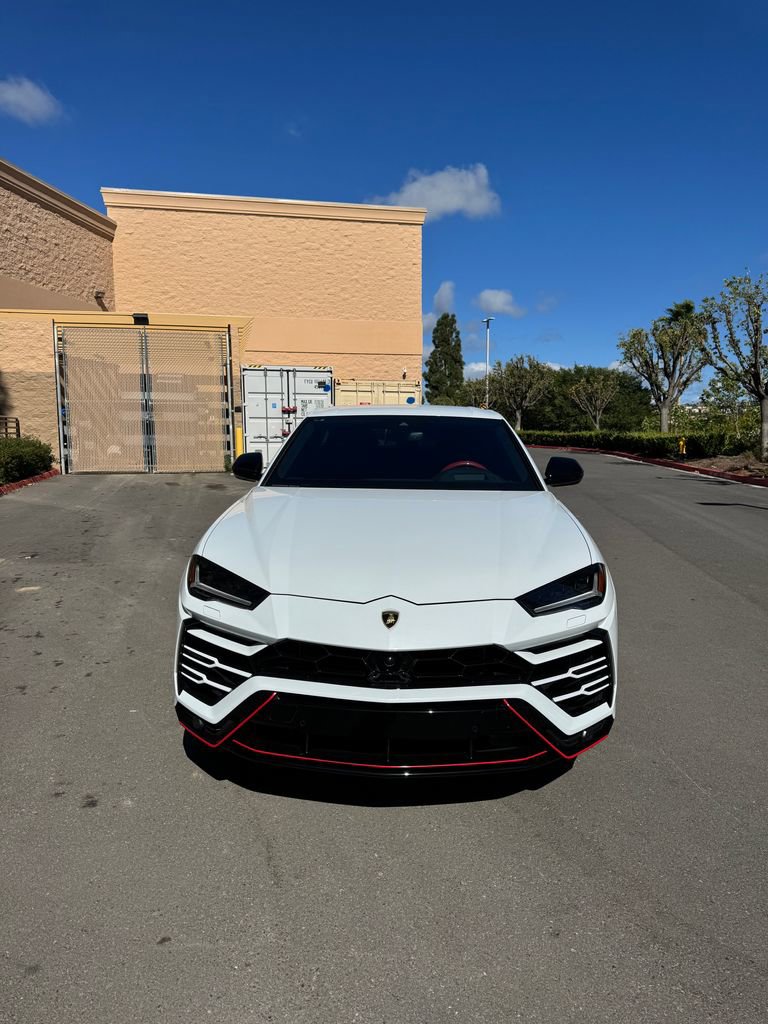 Used 2021 Lamborghini Urus image 2