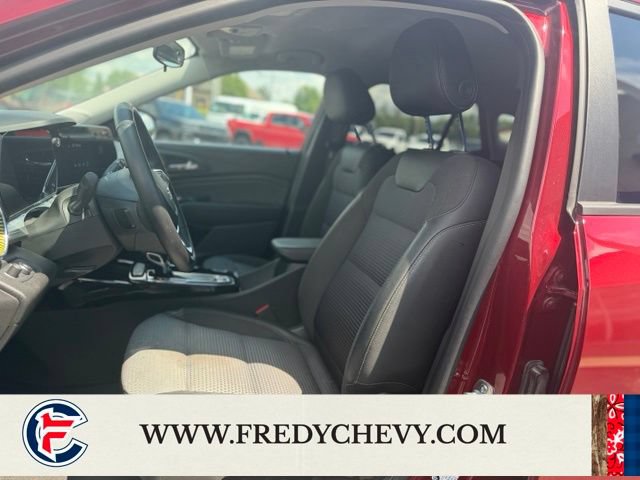 Used 2025 Chevrolet Trax LT w/ Driver Confidence Package FWD image 24
