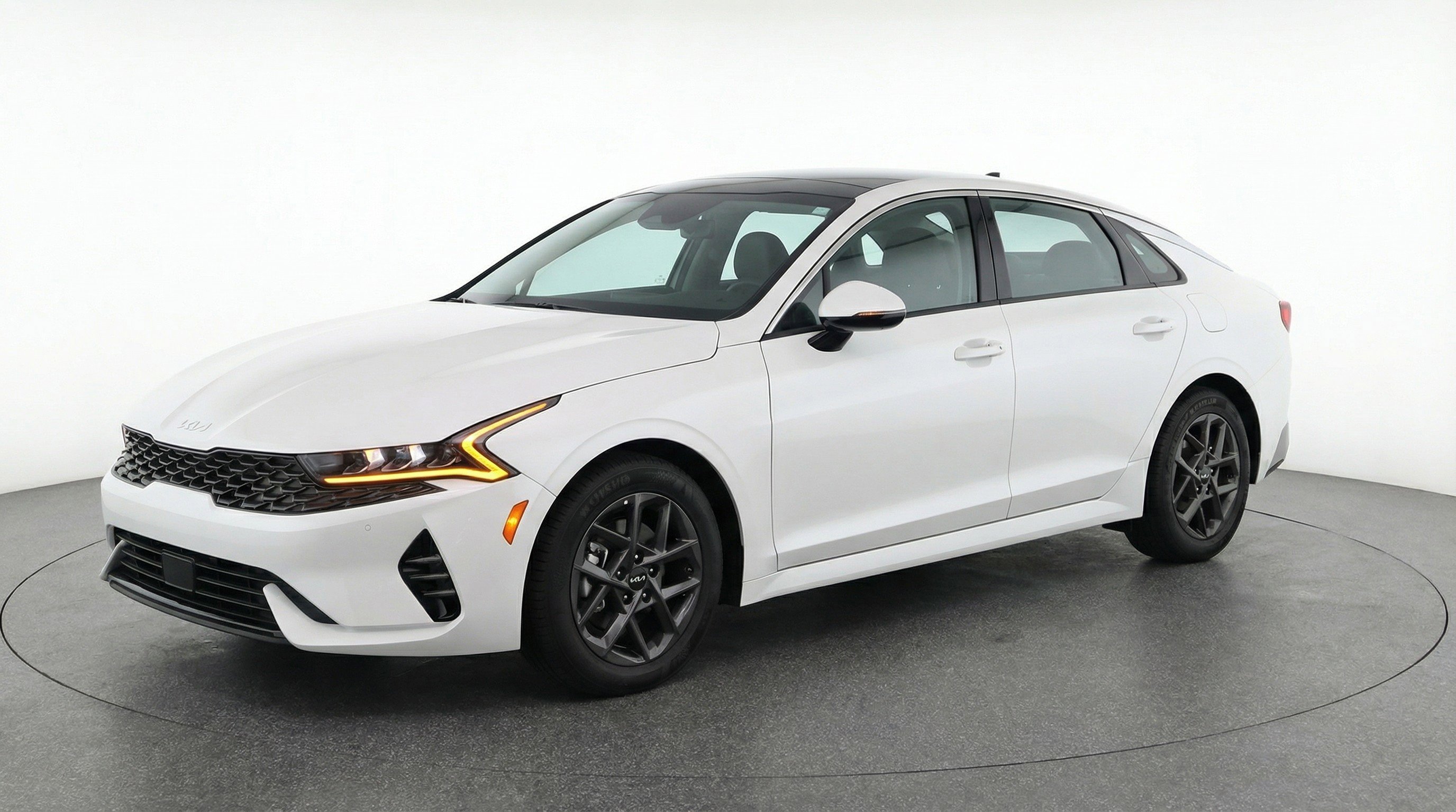Used 2025 Kia K5 LXS image 3
