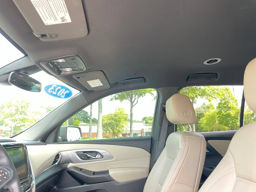 Used 2023 Chevrolet Traverse LT FWD image 28