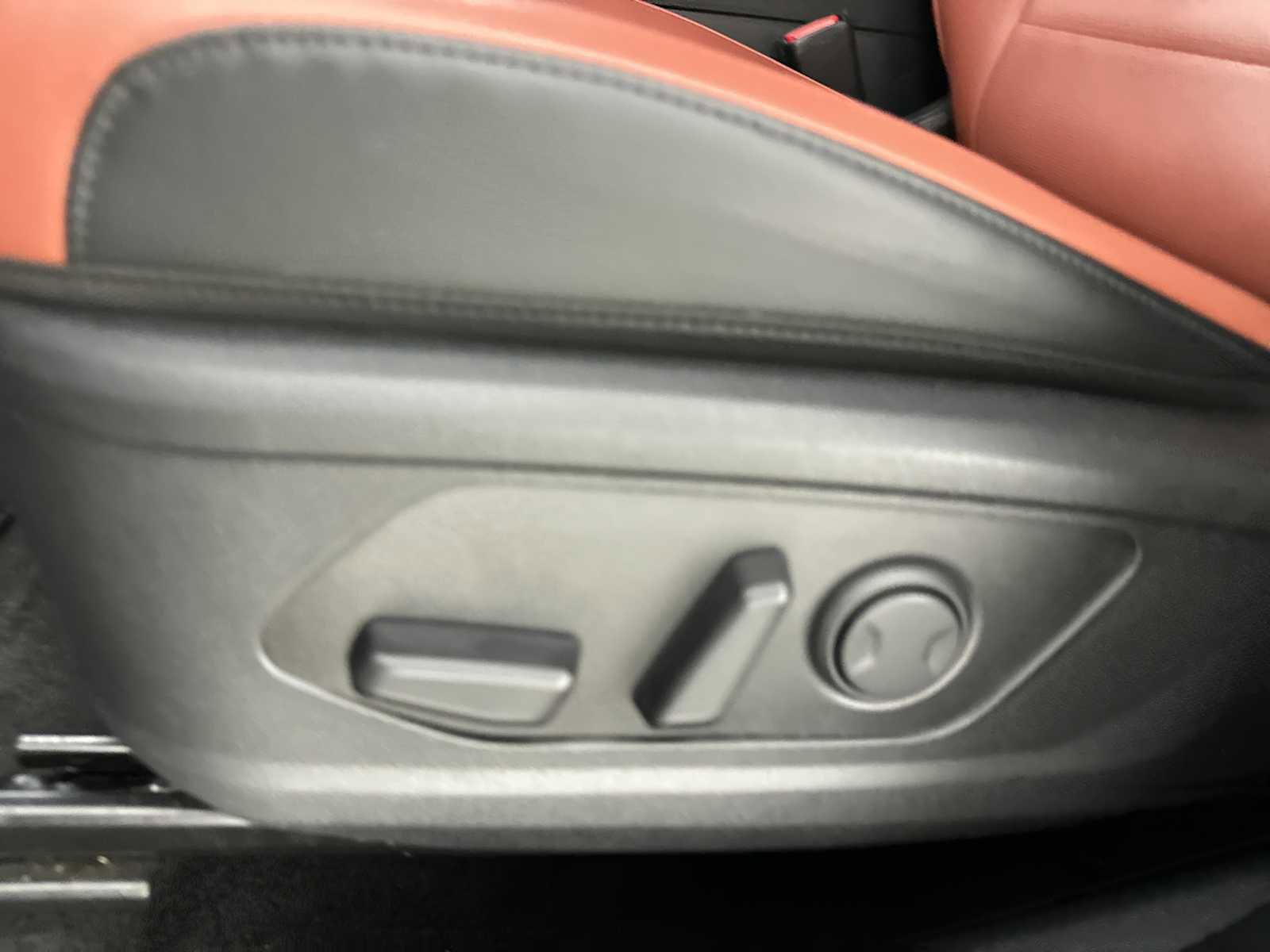 Used 2025 Kia Sportage SX image 12