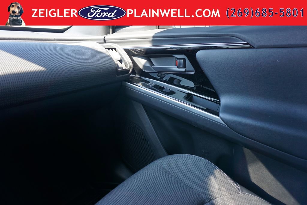 Used 2024 Toyota bZ4X FWD image 33