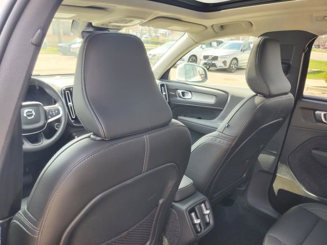 Certified 2025 Volvo XC40 B5 Ultra w/ Protection Package Premier AWD/4WD image 29