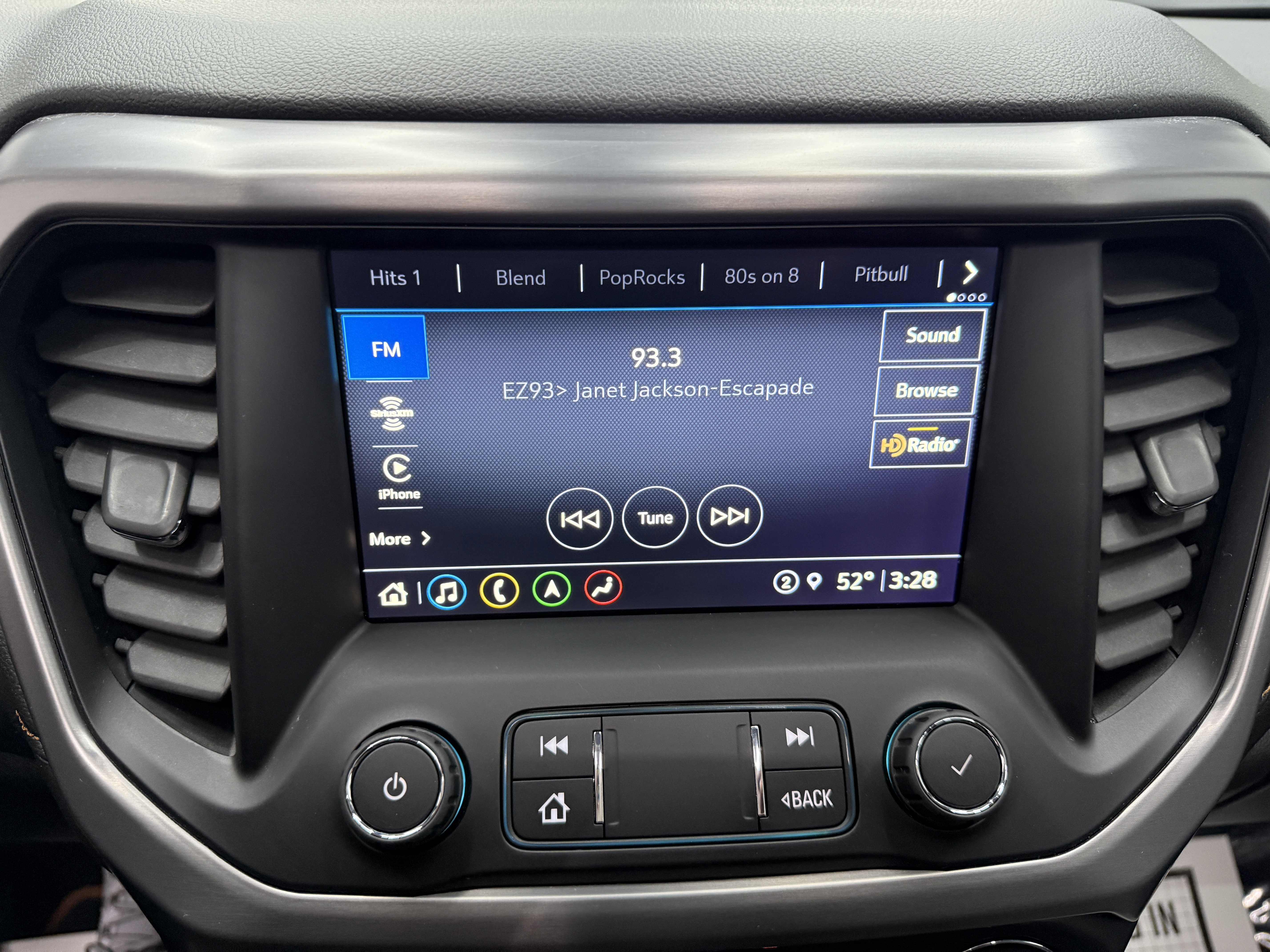 Used 2021 GMC Acadia AT4 image 19