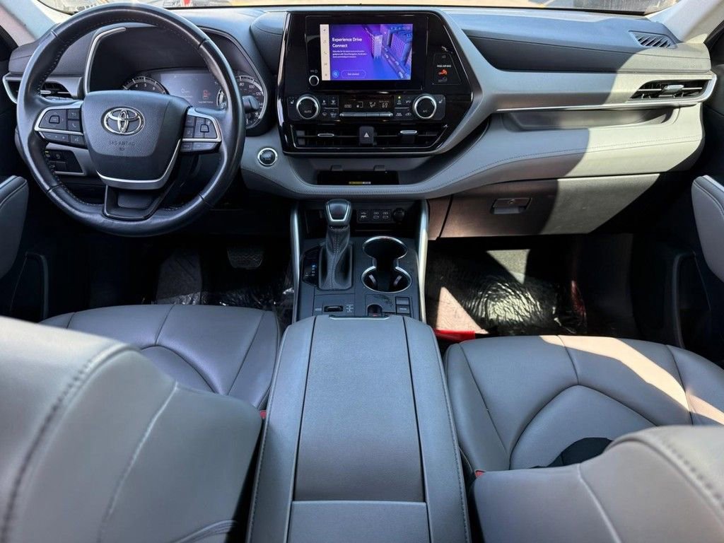 Certified 2023 Toyota Highlander XLE image 11