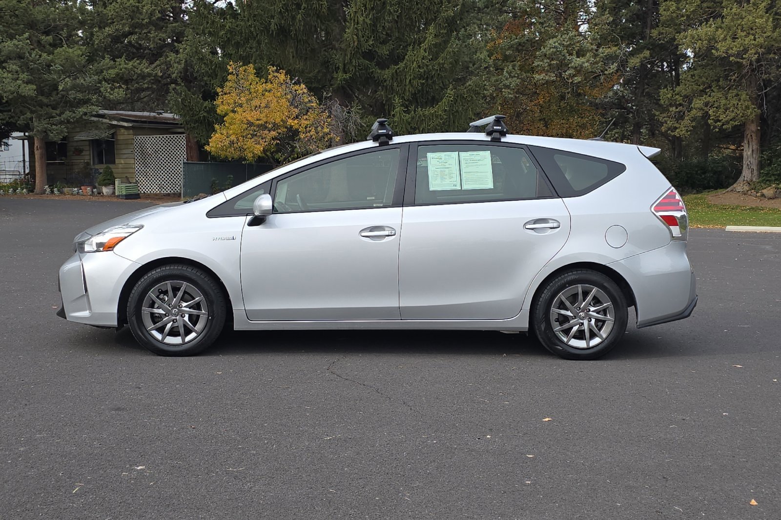 Used 2017 Toyota Prius V Four image 8