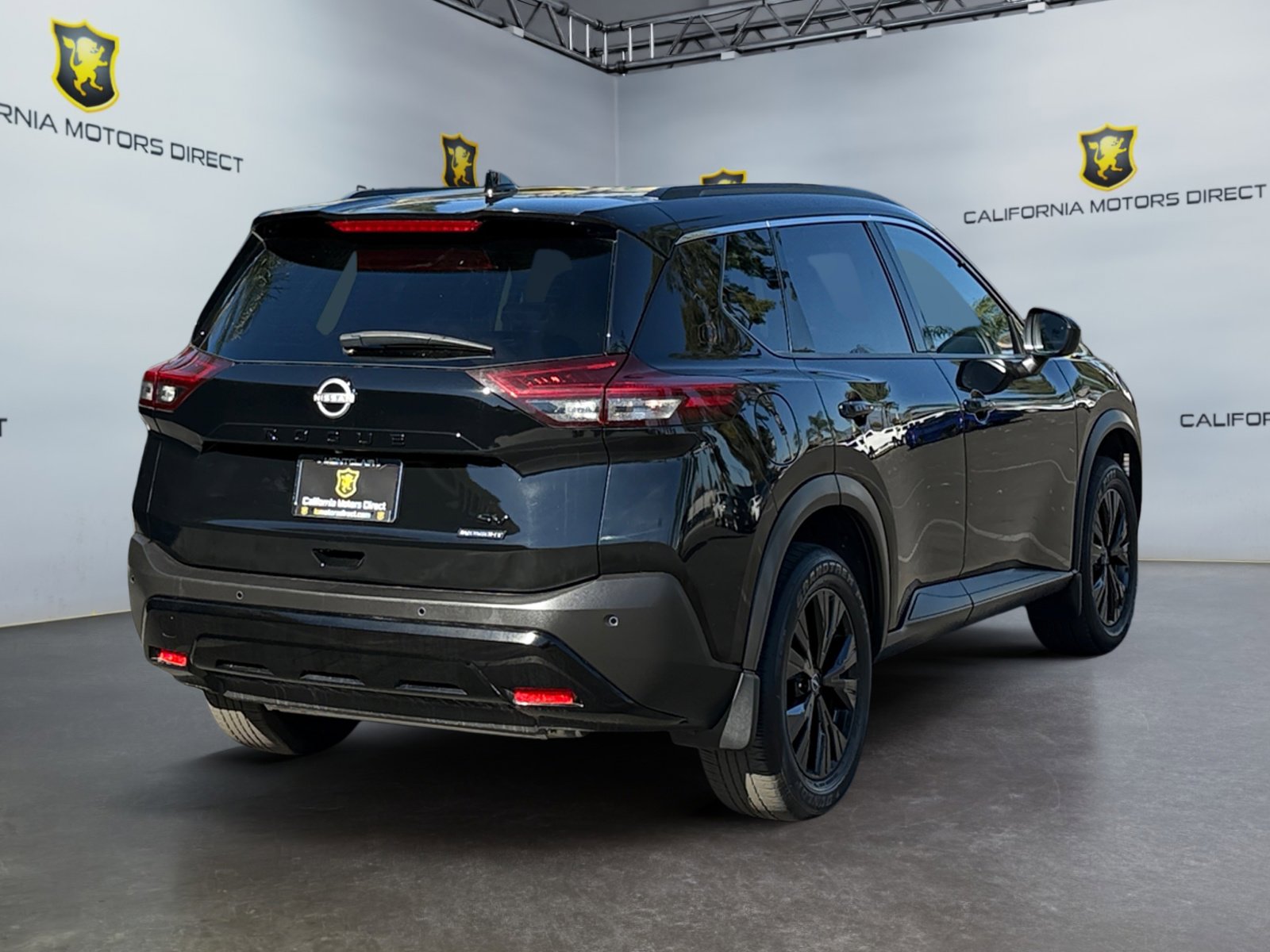 Used 2023 Nissan Rogue SV w/ SV Premium B Package image 5