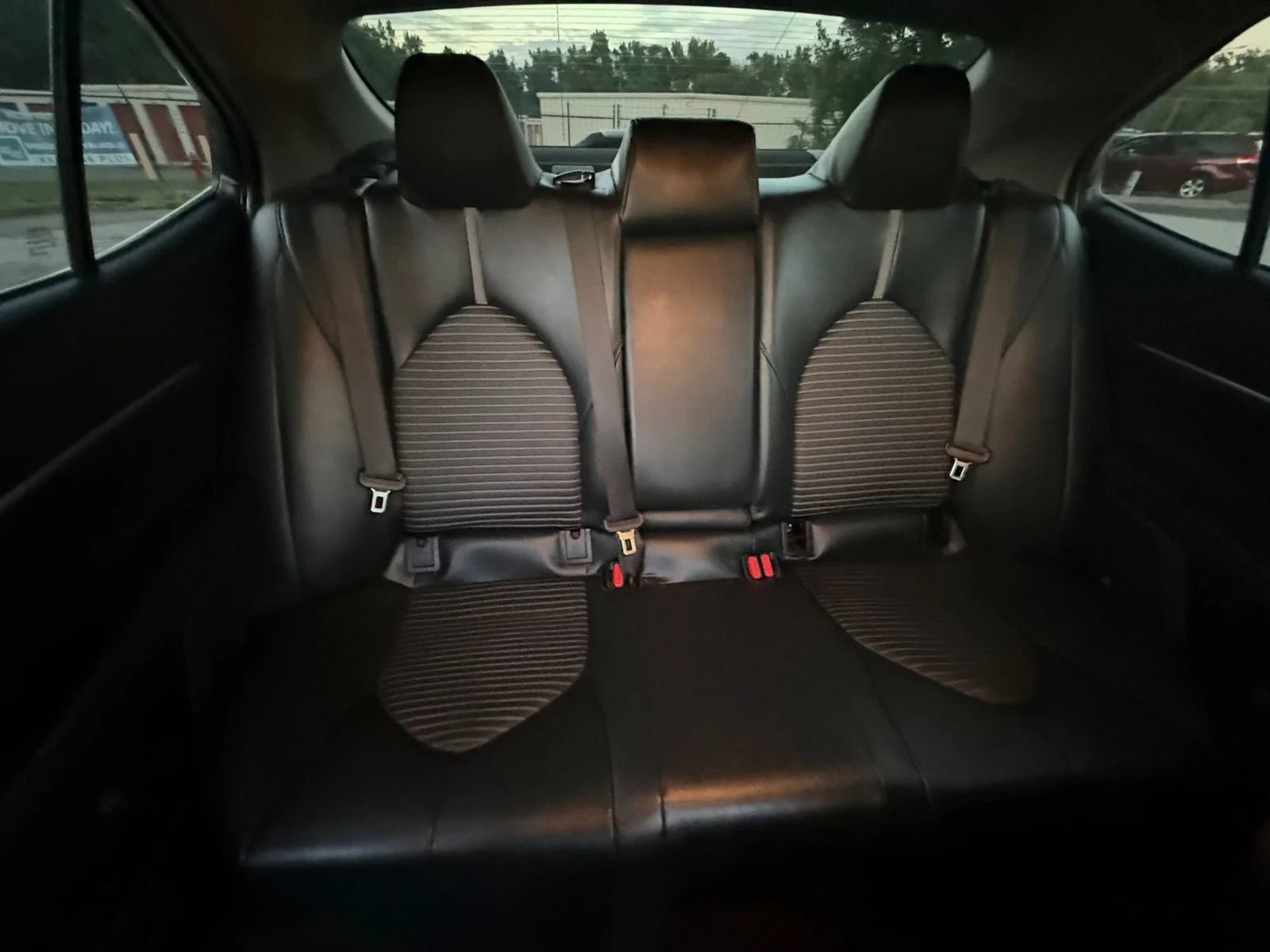 Used 2019 Toyota Camry SE FWD image 9