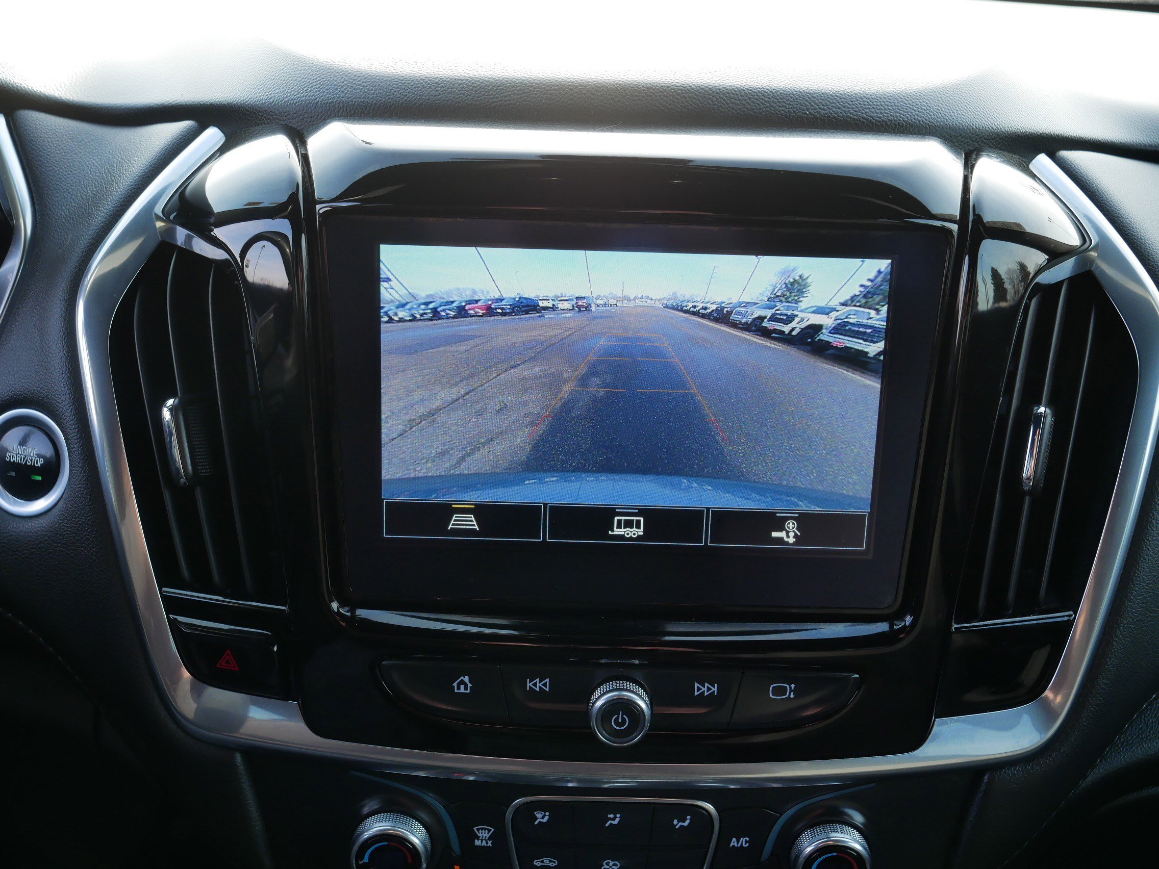 Used 2023 Chevrolet Traverse LT image 27