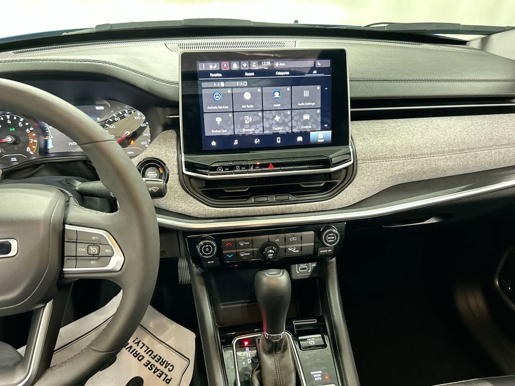 Used 2024 Jeep Compass Latitude w/ Sun and Sound Group image 18