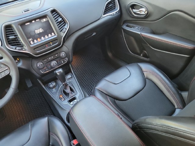 Used 2022 Jeep Cherokee Trailhawk AWD/4WD image 27