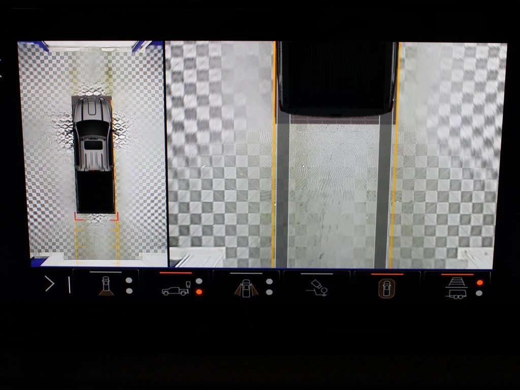 Used 2024 GMC Sierra 2500 Denali w/ Technology Package image 17