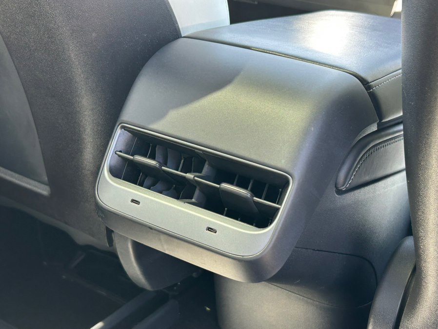 Used 2021 Tesla Model Y Long Range image 46