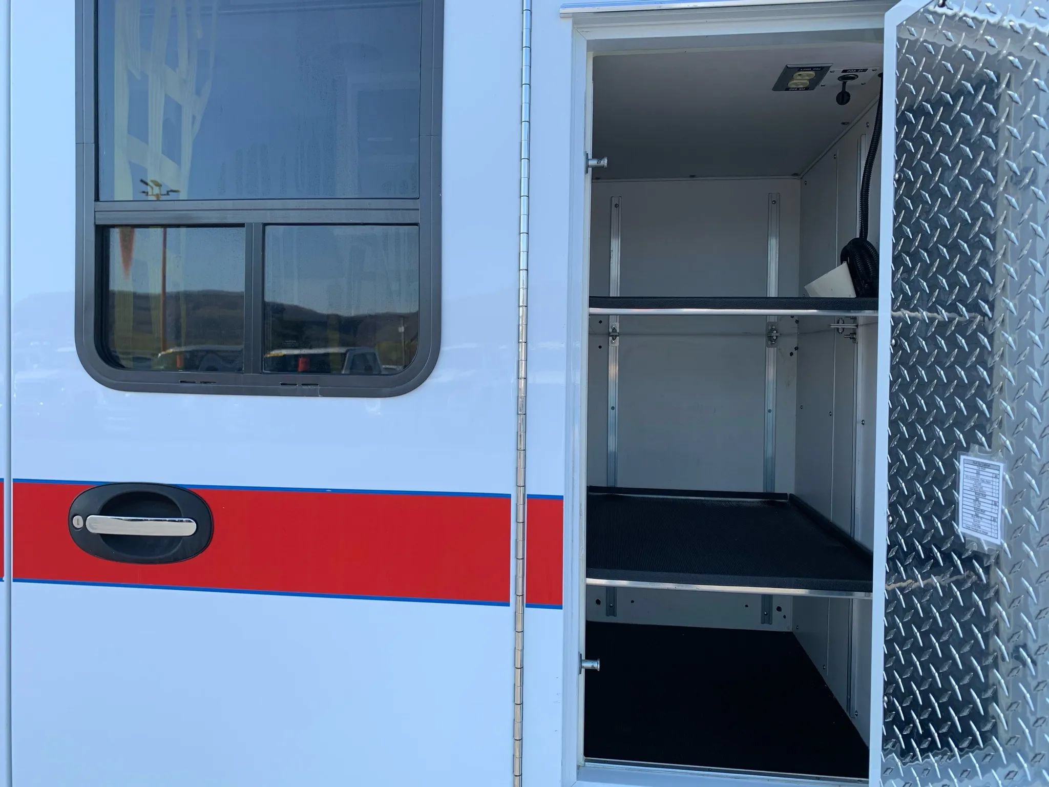 Used 2014 Chevrolet Express 4500 w/ Ambulance Package RWD image 38