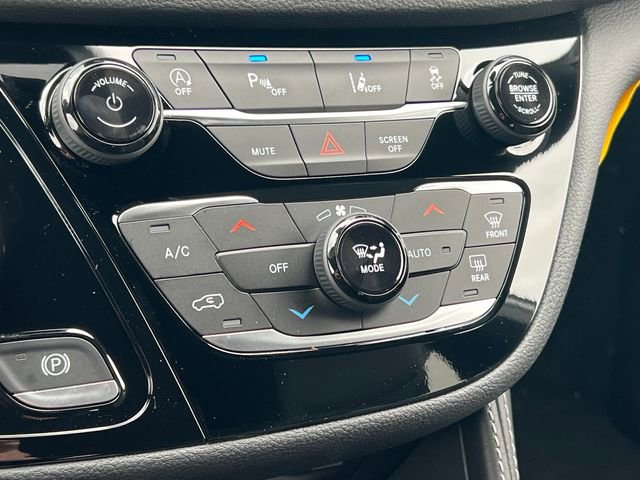 New 2026 Chrysler Pacifica Limited w/ Uconnect Theater Family Group image 29