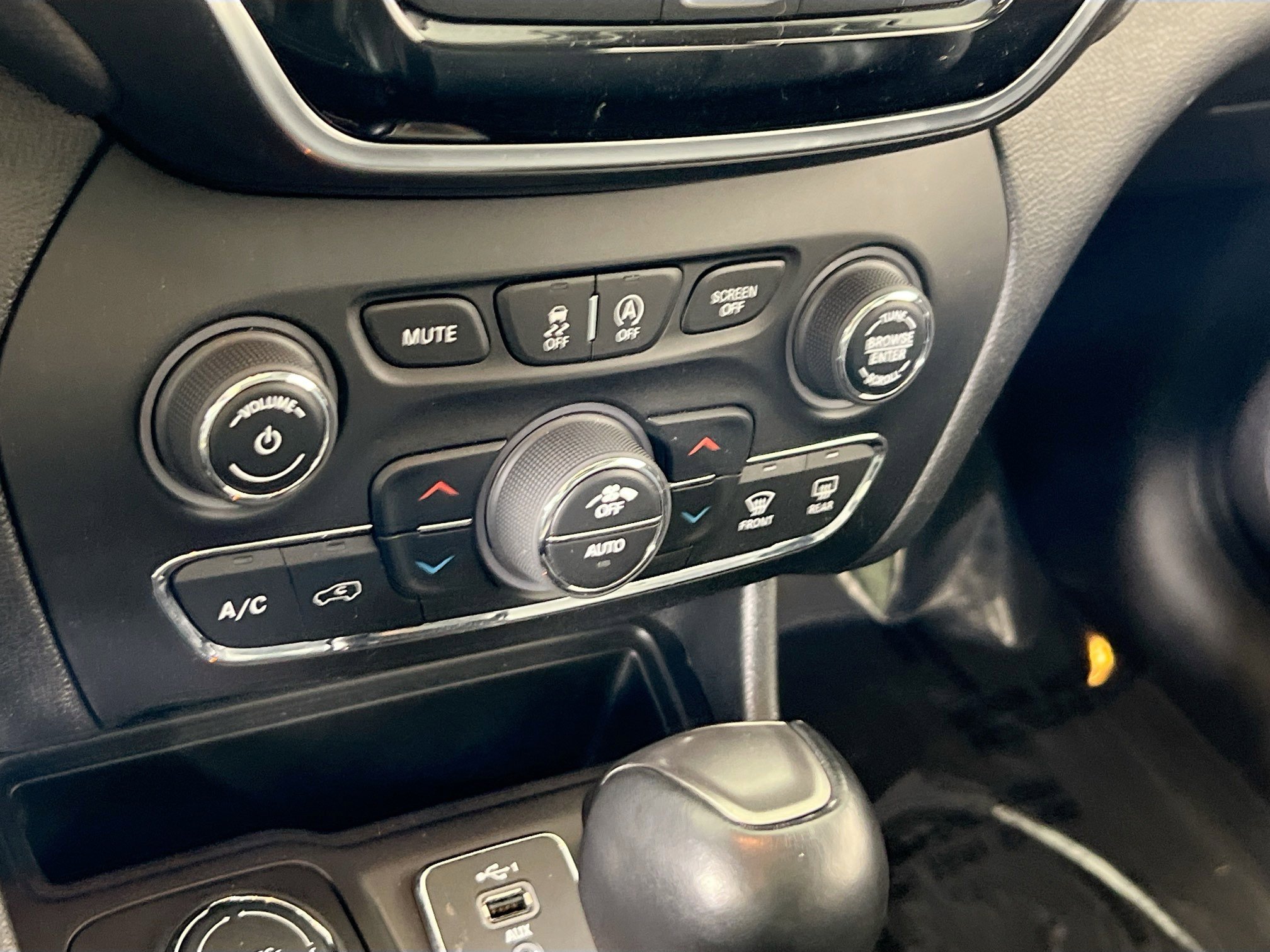 Used 2022 Jeep Cherokee Limited image 15