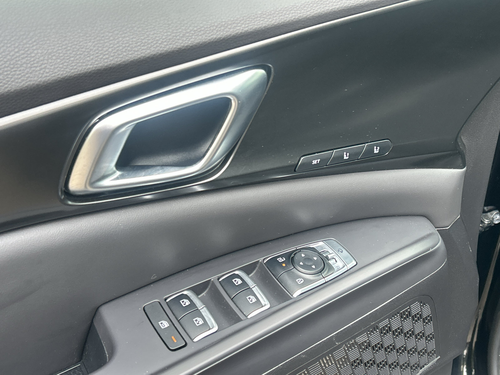 Used 2025 Kia Carnival SX Prestige FWD image 12