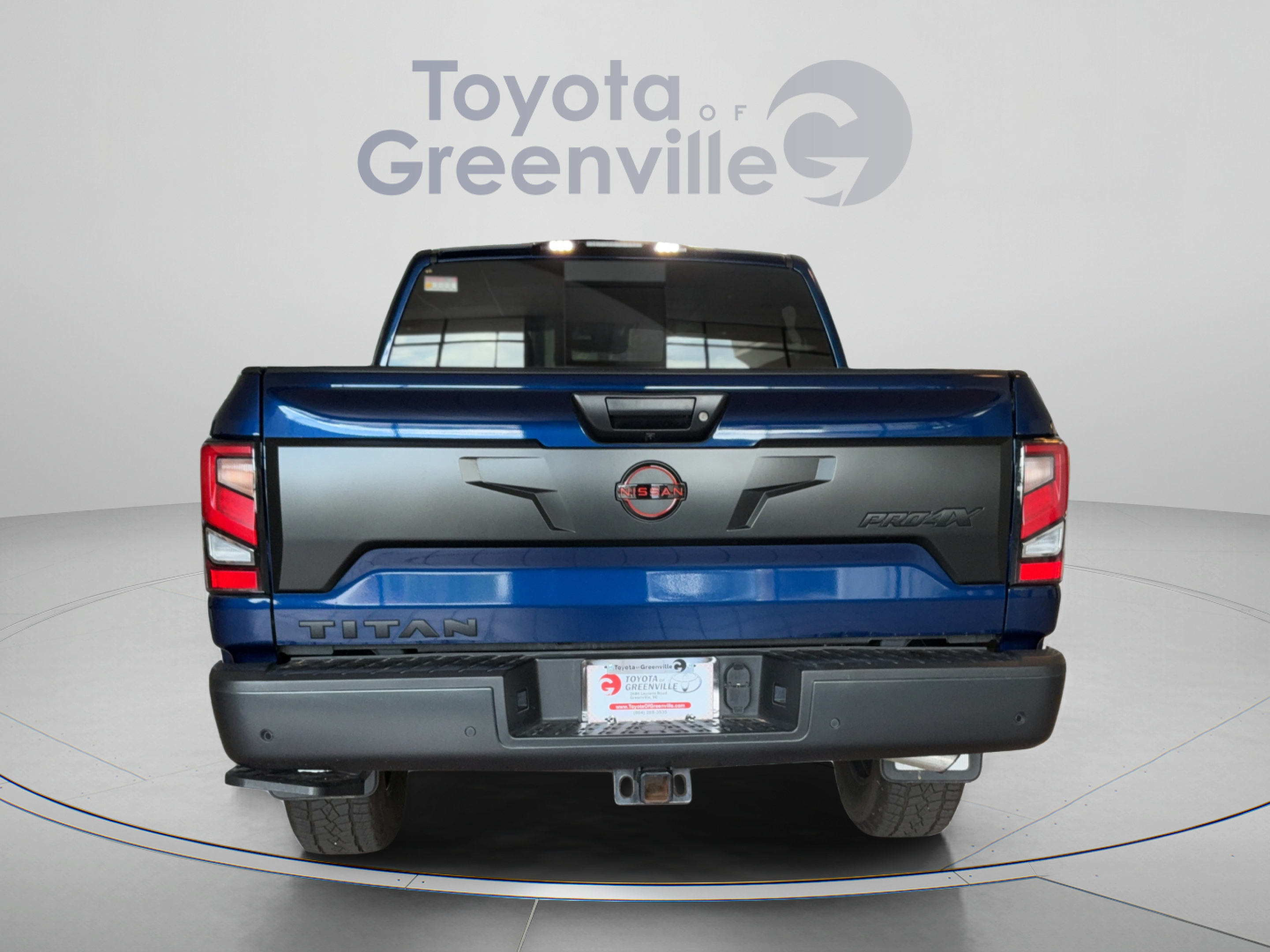 Used 2024 Nissan Titan PRO-4X w/ Pro-4x Convenience Package AWD/4WD image 5