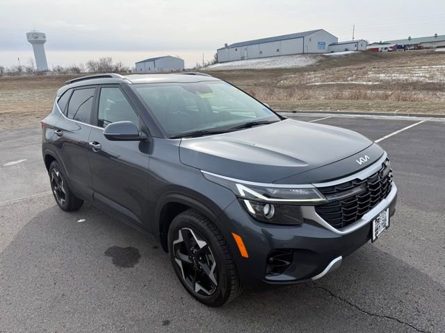 Used 2024 Kia Seltos EX image 3