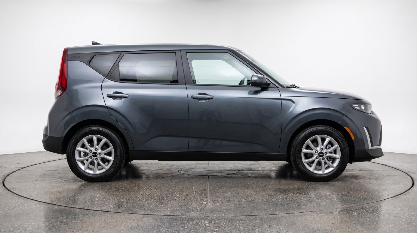 Used 2025 Kia Soul LX w/ LX Technology Package FWD image 11