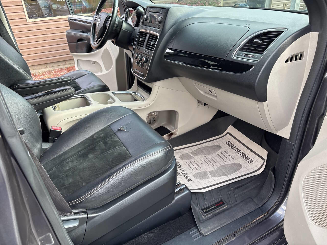 Used 2017 Dodge Grand Caravan SXT image 9