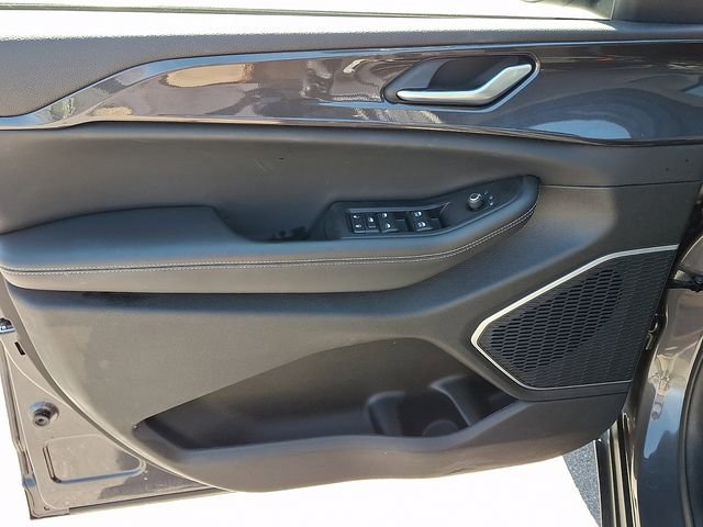 Used 2022 Jeep Grand Cherokee Laredo w/ Luxury Tech Group I image 9