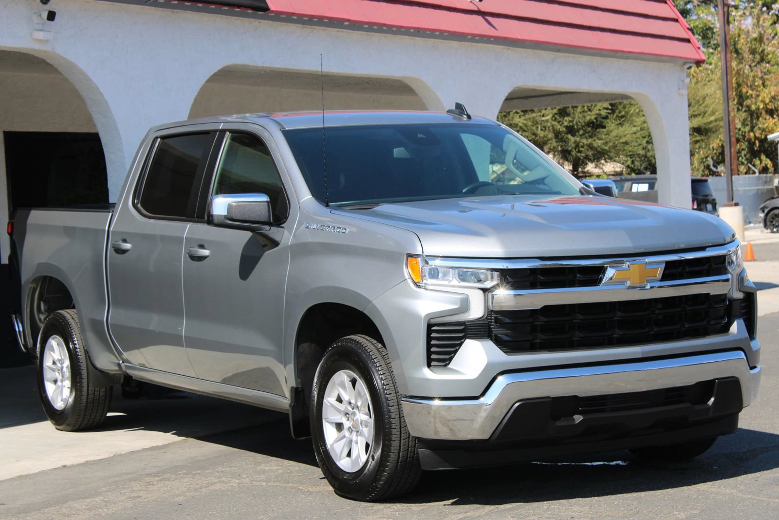 Used 2025 Chevrolet Silverado 1500 LT RWD image 3