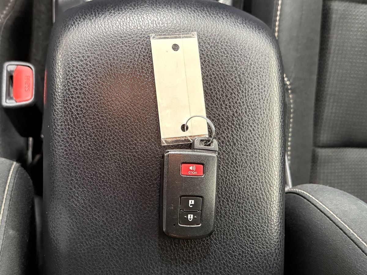 Used 2018 Toyota RAV4 LE AWD/4WD image 28