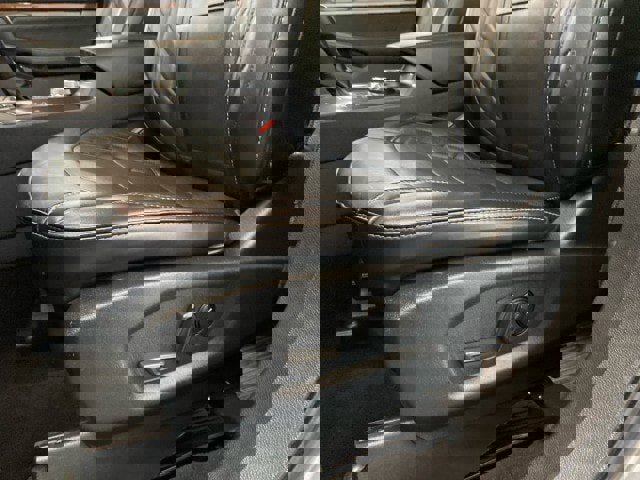 Used 2019 Ford Explorer Platinum image 18