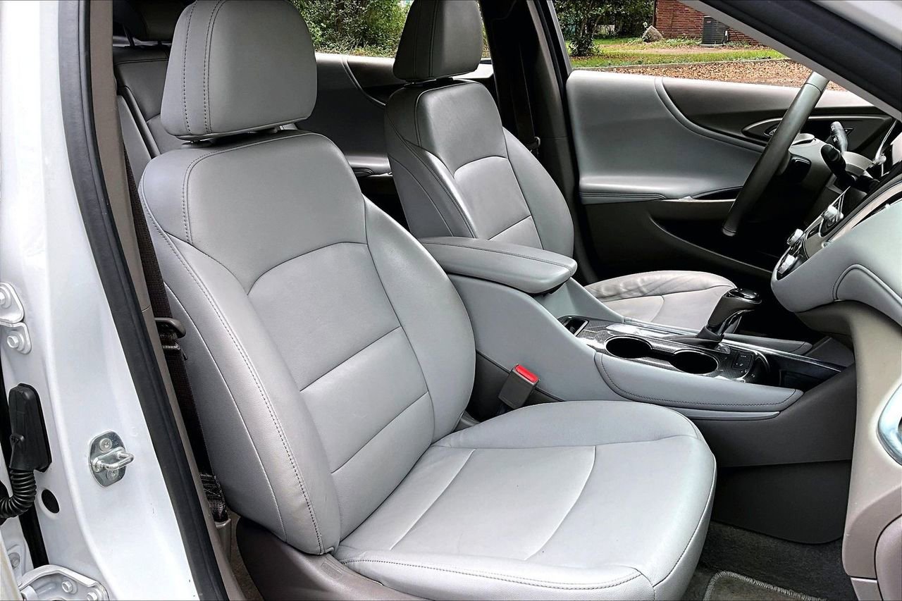 Used 2018 Chevrolet Malibu LT w/ Leather Package FWD image 29