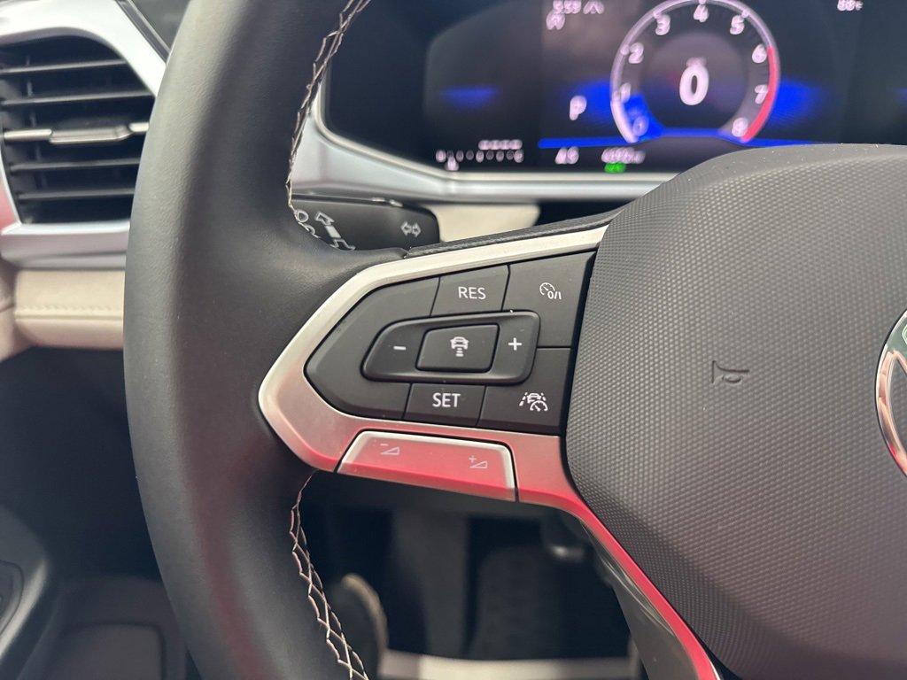 Certified 2025 Volkswagen Taos SE image 16