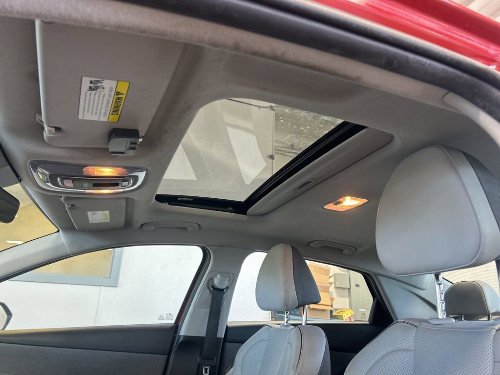 Used 2022 Hyundai Elantra Limited w/ Cargo Package image 8