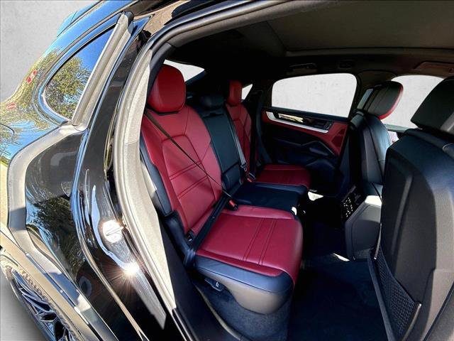 Used 2024 Porsche Cayenne Coupe AWD/4WD image 28
