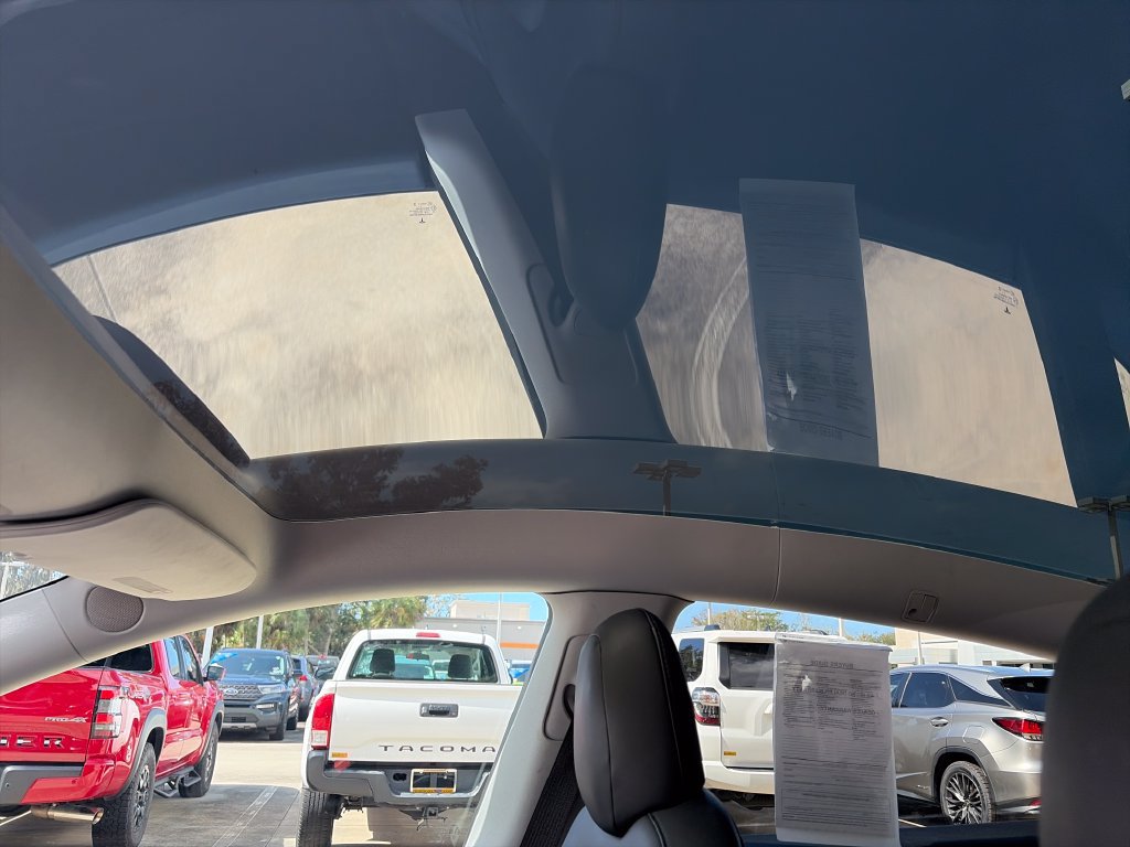 Used 2021 Tesla Model Y Long Range AWD/4WD image 9