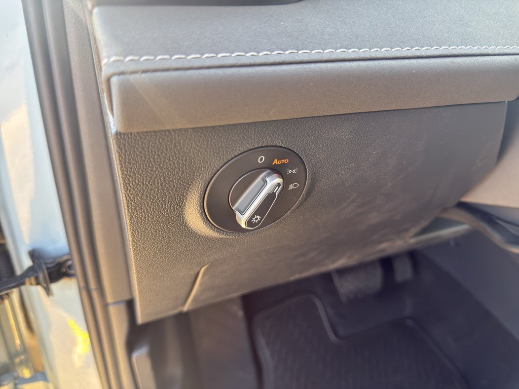 New 2026 Volkswagen Taos SE FWD image 13