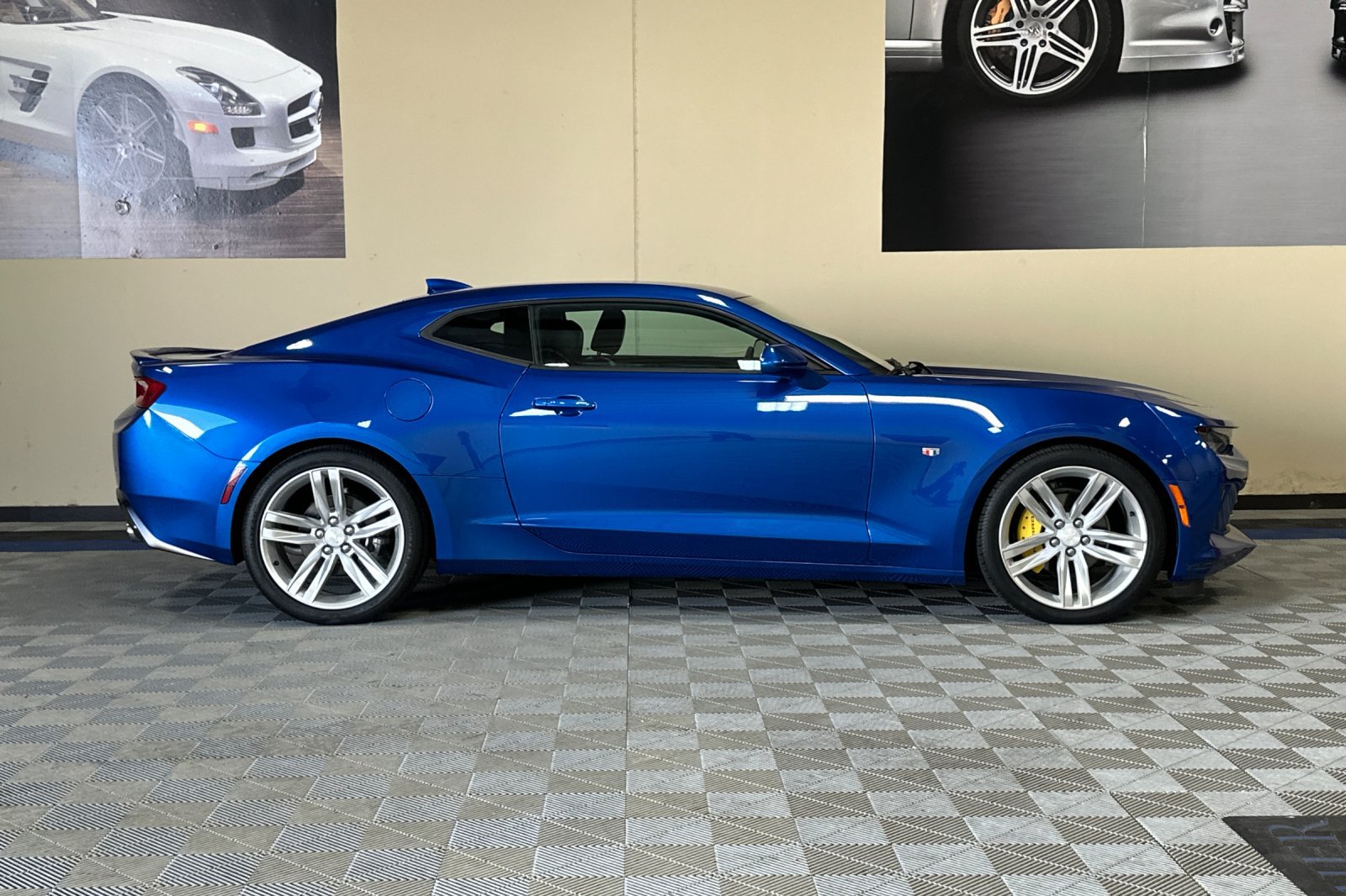 Used 2016 Chevrolet Camaro LT RWD image 3