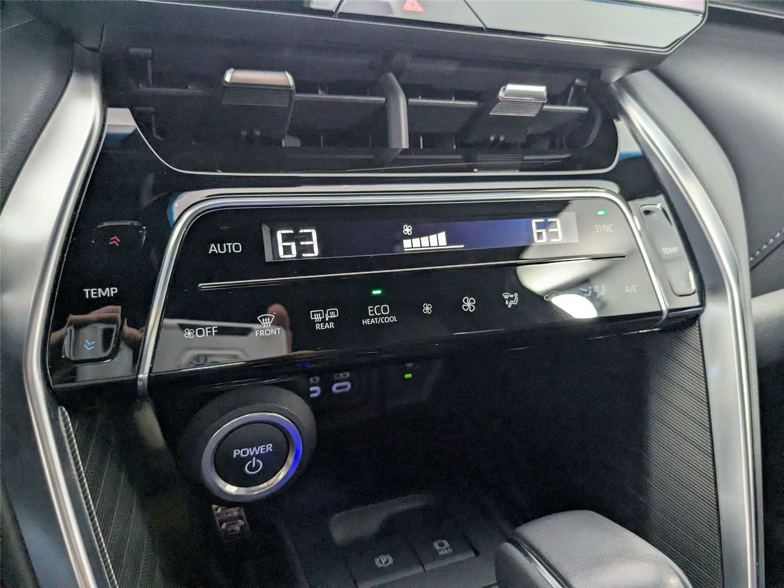 Certified 2024 Toyota Venza XLE AWD/4WD image 21