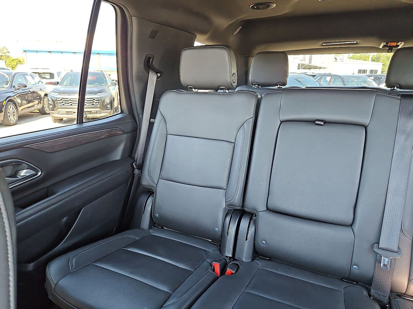 Used 2024 Chevrolet Tahoe LT w/ Luxury Package RWD image 13