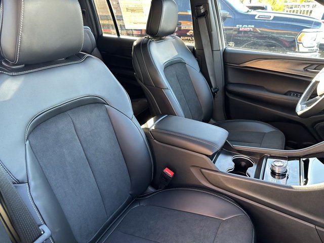 New 2025 Jeep Grand Cherokee L Altitude image 15