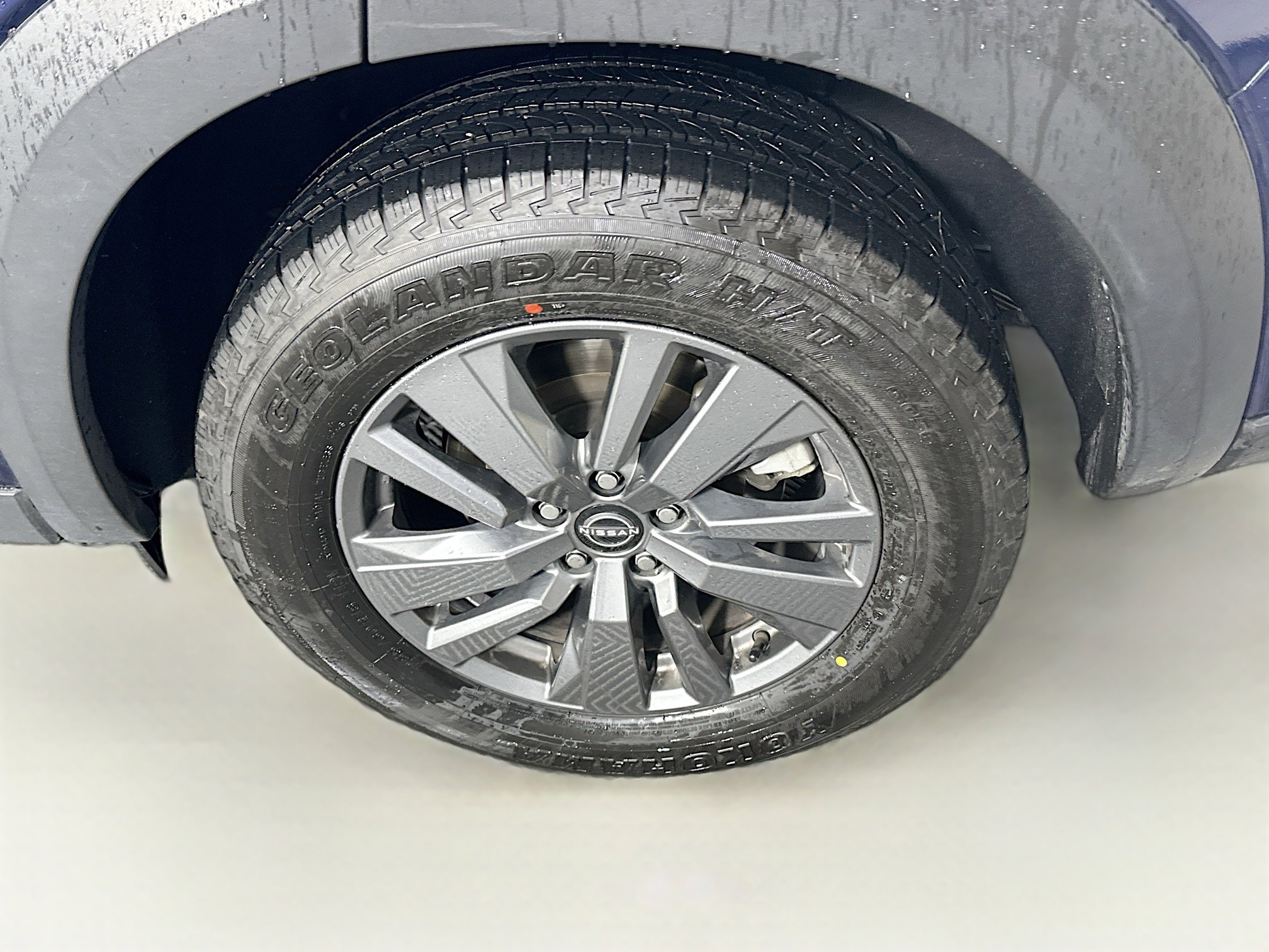 Used 2025 Nissan Pathfinder SV image 11